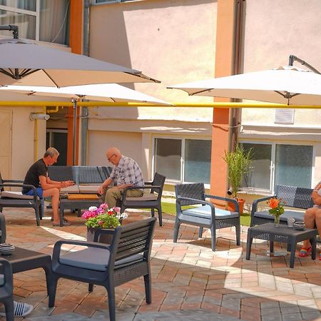 Hotel Turist Pucioasa Luaran gambar