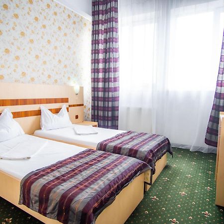 Hotel Turist Pucioasa Luaran gambar