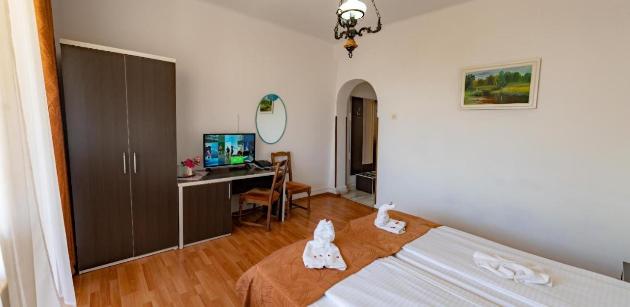 Hotel Turist Pucioasa Luaran gambar