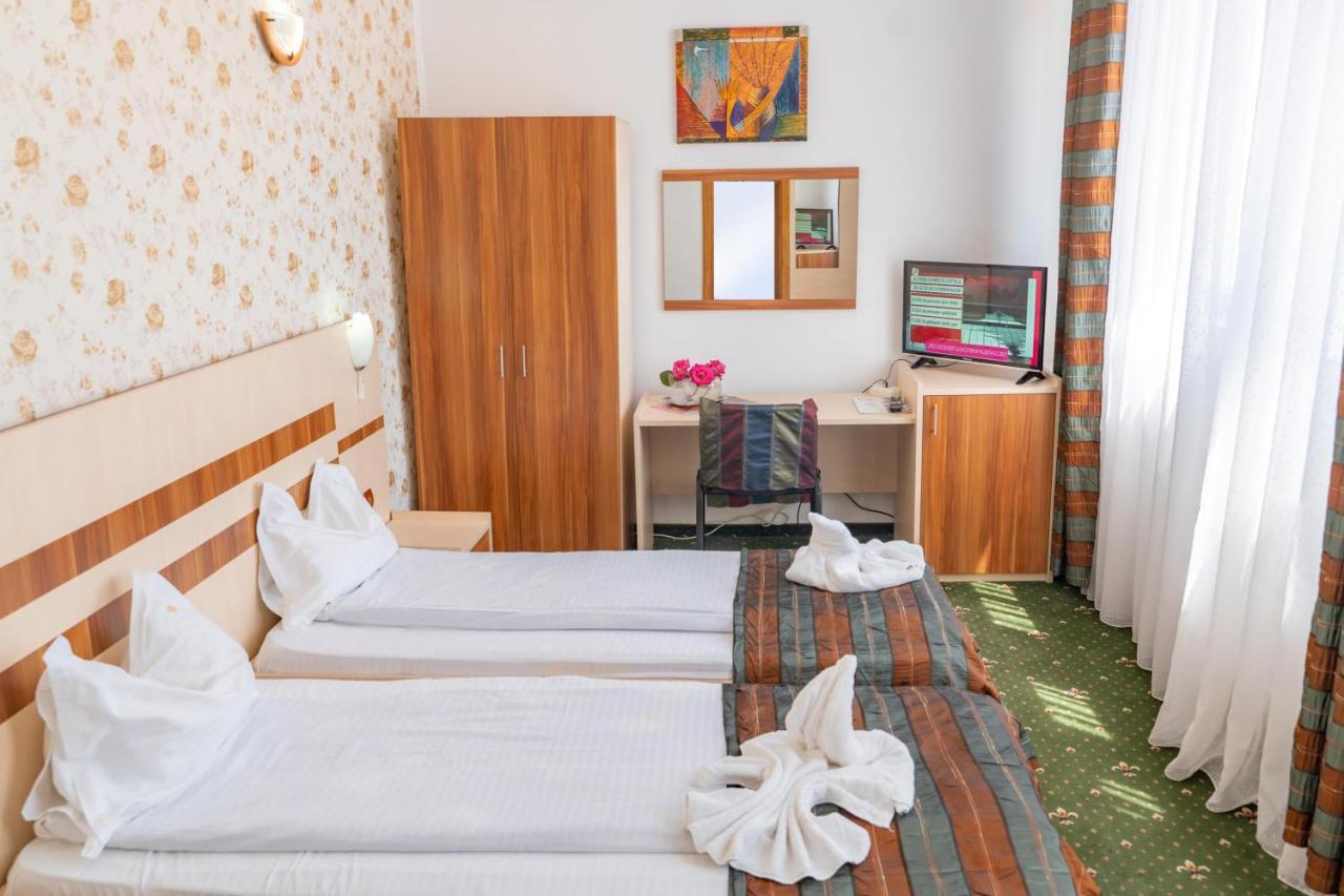 Hotel Turist Pucioasa Luaran gambar
