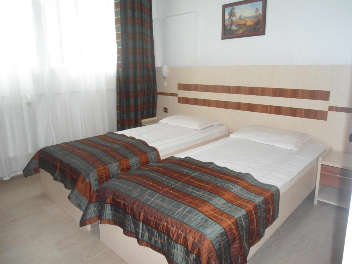 Hotel Turist Pucioasa Luaran gambar