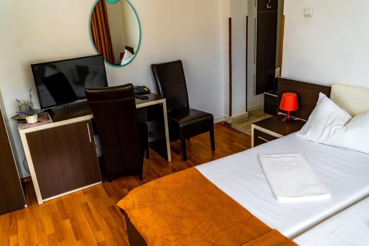 Hotel Turist Pucioasa Luaran gambar