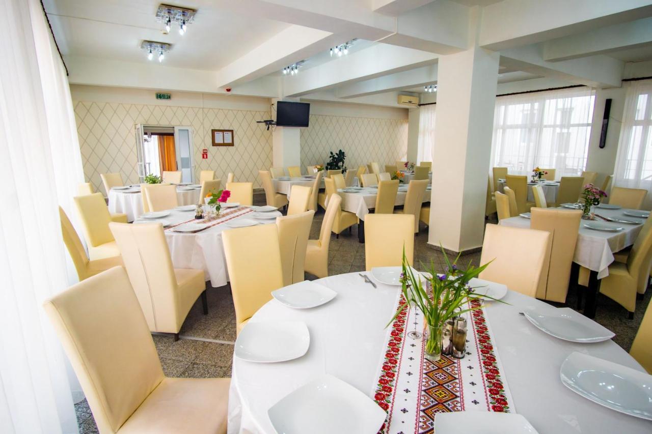 Hotel Turist Pucioasa Luaran gambar