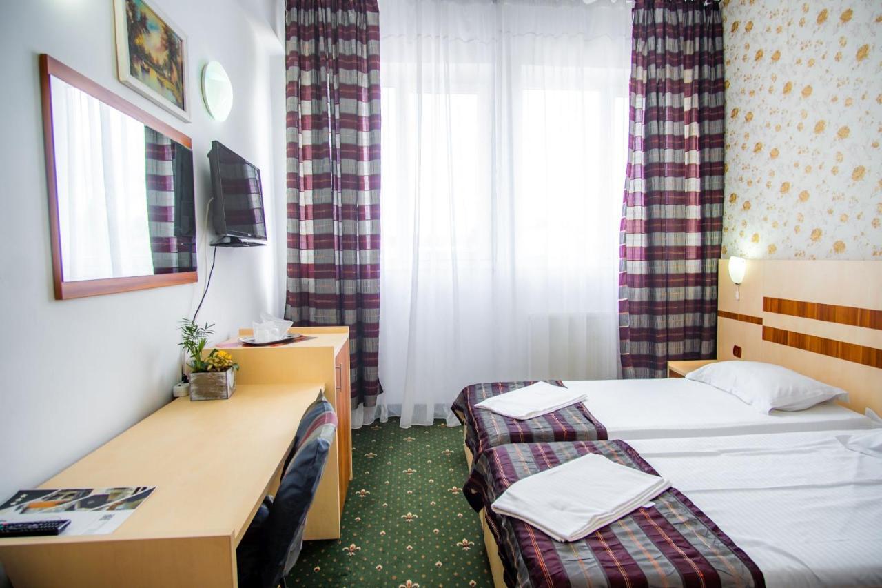 Hotel Turist Pucioasa Luaran gambar