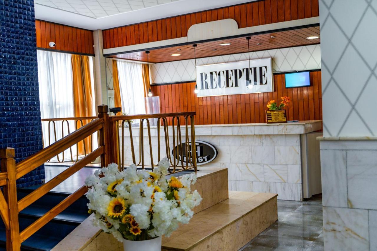 Hotel Turist Pucioasa Luaran gambar