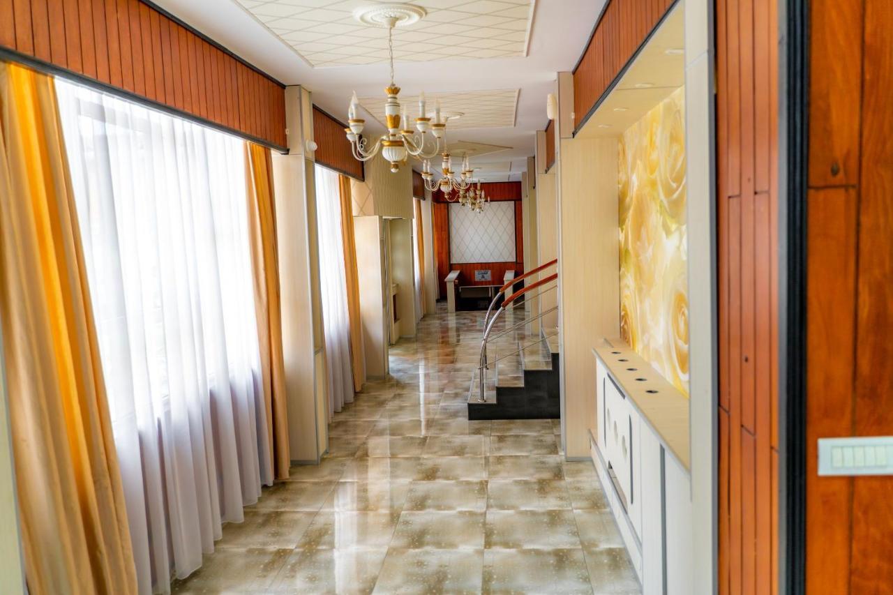 Hotel Turist Pucioasa Luaran gambar