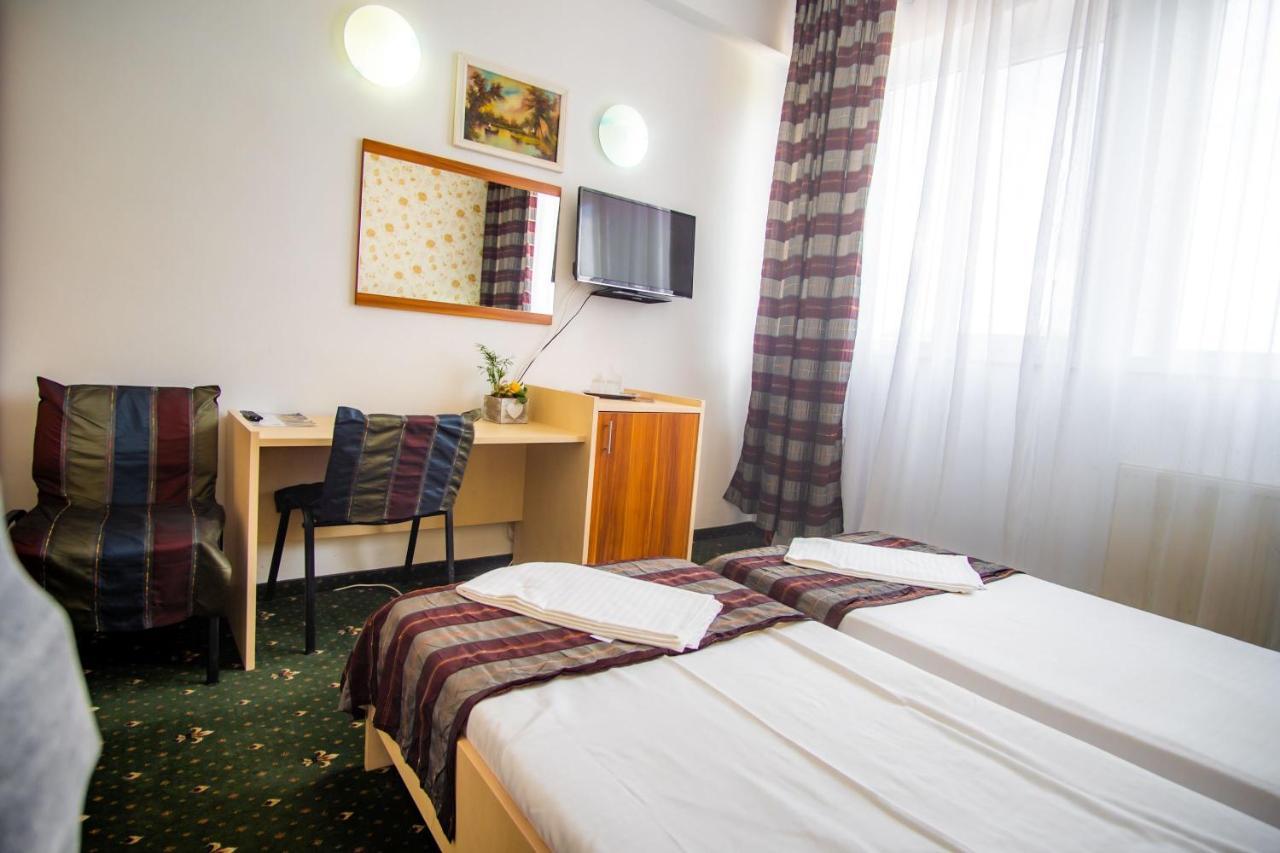 Hotel Turist Pucioasa Luaran gambar
