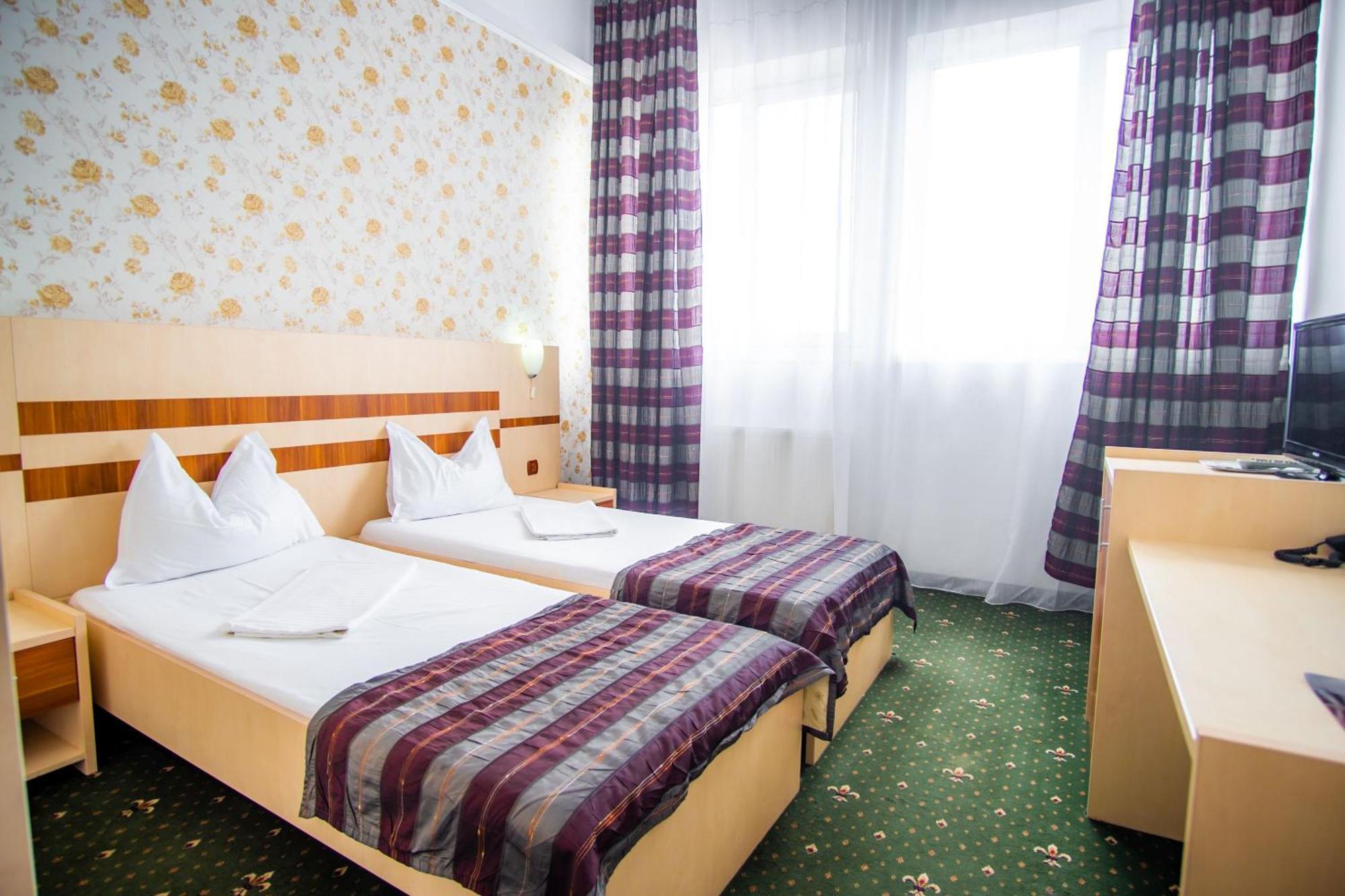 Hotel Turist Pucioasa Luaran gambar