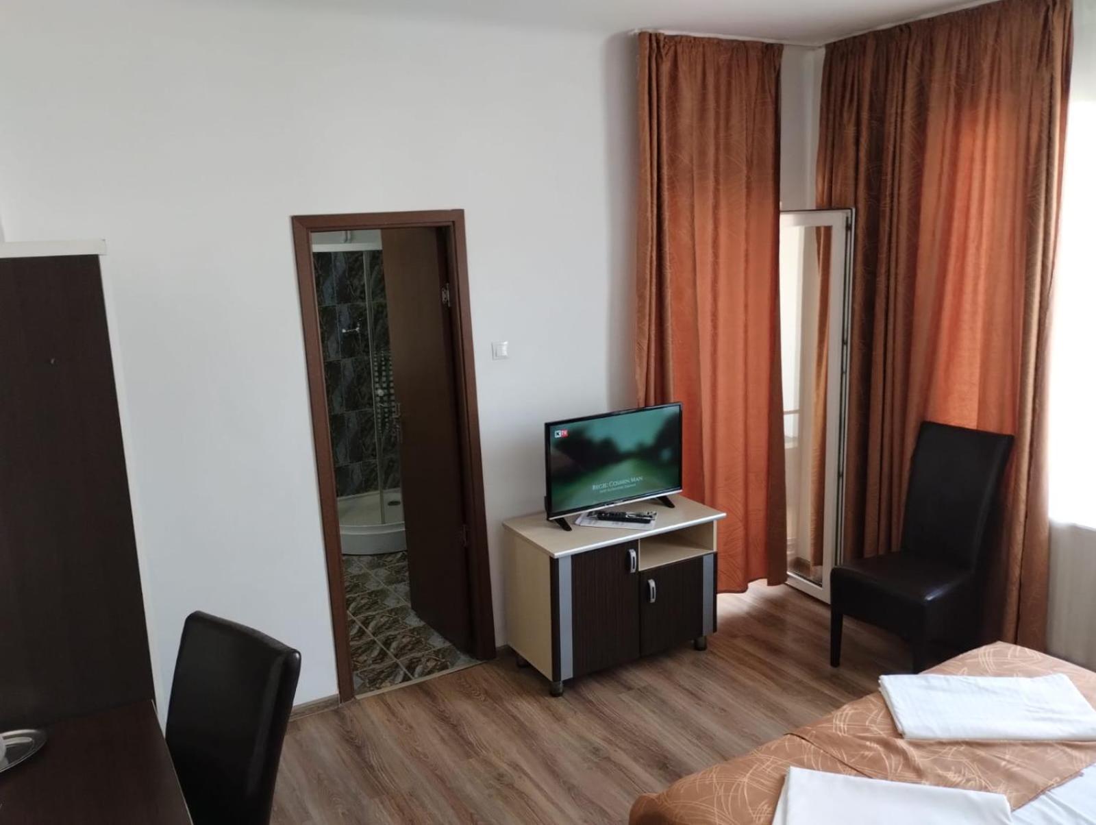 Hotel Turist Pucioasa Luaran gambar