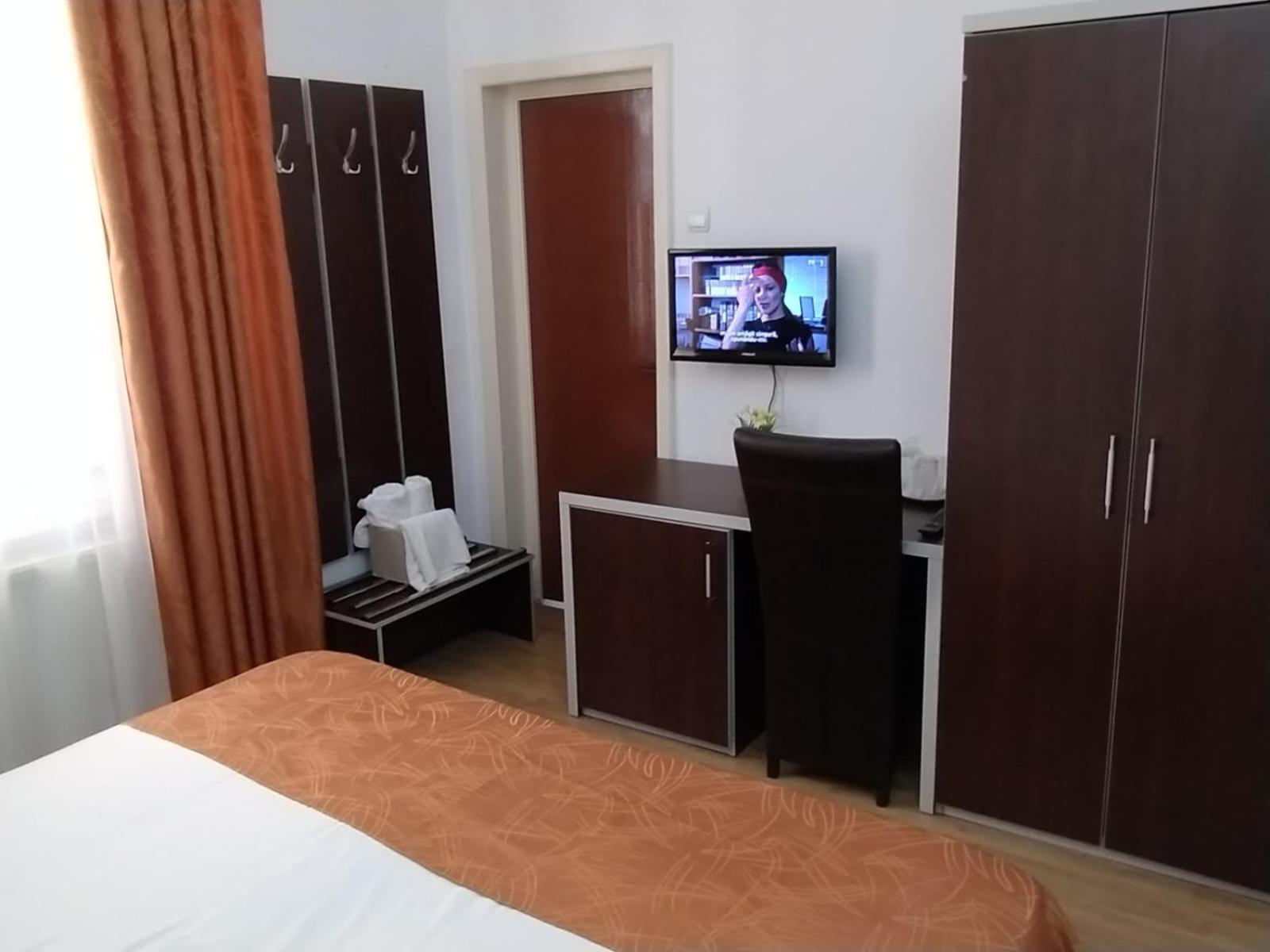 Hotel Turist Pucioasa Luaran gambar